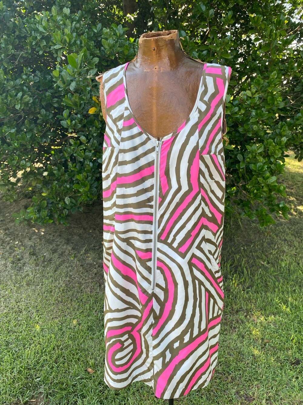 Walter by Walter Baker Sleeveless Geometric Print Exposed Front Zipper Dress